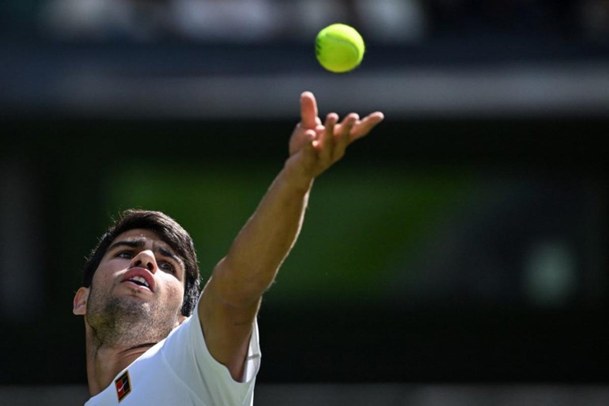Spain's Carlos Alcaraz severs to Britain's Oliver Tarvet during their men's singles second round tennis match on the third day of the 2025 Wimbledon Championships at The All England Lawn Tennis and Croquet Club in Wimbledon, southwest London, on July 2, 2025.  Kirill KUDRYAVTSEV / AFP