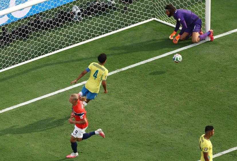 Norway's forward #09 Erling Braut Haaland (L) reacts after scoring his team's first goal during the 2026 World Cup round of 16 football match between Brazil and Norway at the New York/New Jersey Stadium in East Rutherford on July 5, 2026.   CHARLY TRIBALLEAU / AFP