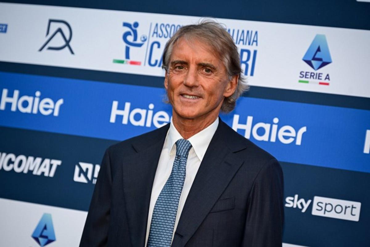 Italy's national football team head coach Roberto Mancini poses upon arrival at the Italian Footballers' Association (AIC) gala and awards ceremony at La Scala Theatre in Milan, Italy on September 2, 2026.  Piero CRUCIATTI / AFP