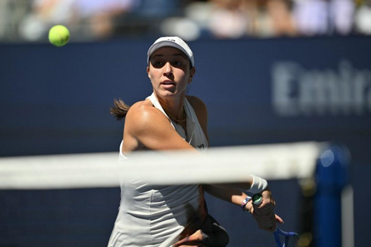 USA's Jessica Pegula plays a backhand return to USA's Ann Li during their women's singles round of 16 tennis match on day eight of the US Open tennis tournament at the USTA Billie Jean King National Tennis Center in New York City, on August 31, 2025.  ANGELA WEISS / AFP