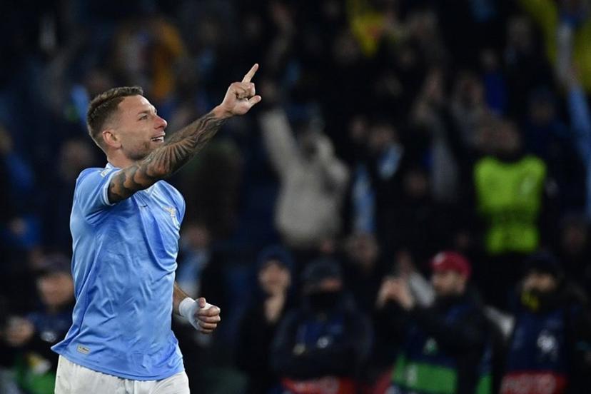 Lazio's Italian forward #17 Ciro Immobile greets fans before to leave the pitch during the UEFA Champions League last 16 first leg between Lazio and Bayern Munich at the Olympic stadium on February 14, 2024 in Rome.  Filippo MONTEFORTE / AFP