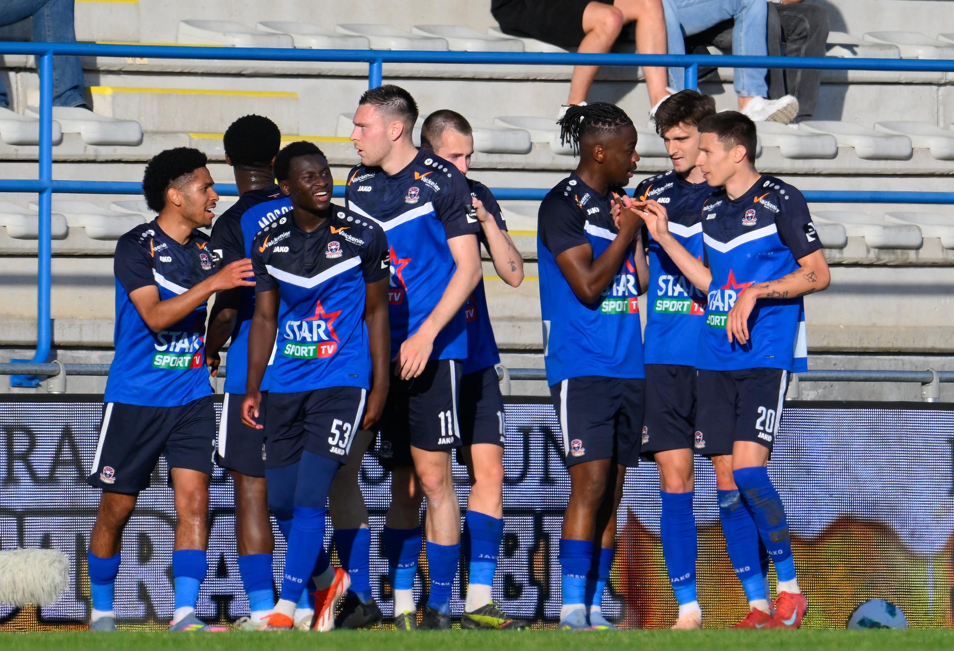 Dender's Bruny Nsimba celebrates after scoring during a soccer match between FCV Dender EH and OH Leuven, Sunday 11 May 2025 in Denderleeuw, on day 8 (out of 10) of the Europe Play-offs of the 2024-2025 'Jupiler Pro League' first division of the Belgian championship. BELGA PHOTO JOHN THYS