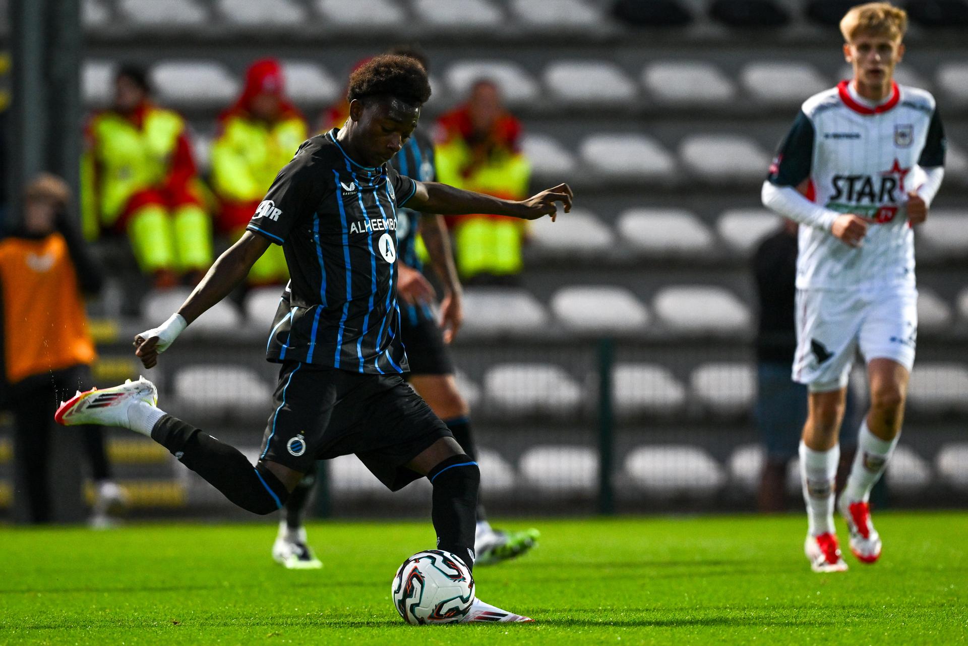 Club's Jesse Bisiwu pictured in action during a soccer game between Club NXT and RFC Liege, Saturday 13 September 2025 in Roeselare, on day 5 of the 2025-2026 'Challenger Pro League' 1B second division of the Belgian championship. BELGA PHOTO DAVID CATRY