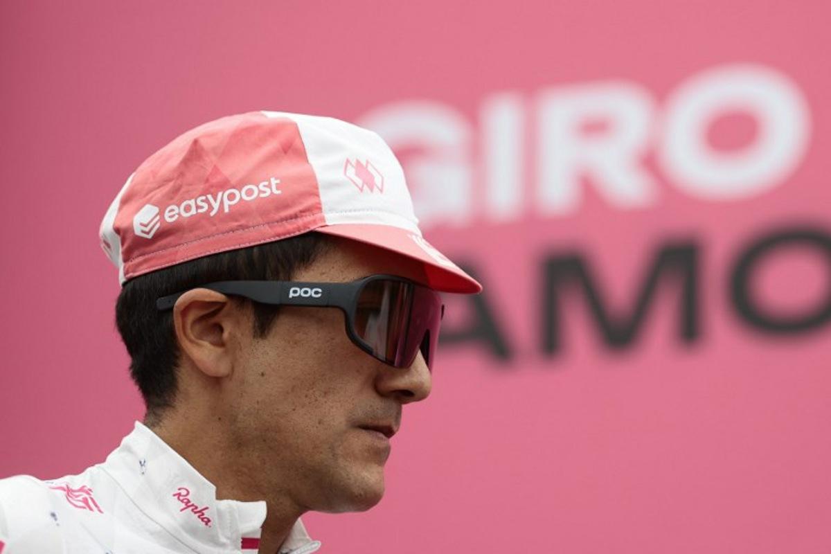 EF Education - EasyPost's Ecuadorian rider Richard Carapaz prepares before the 6th stage of the 108th Giro d'Italia cycling race 227kms from Potenza to Naples on May 15, 2025.  Luca Bettini / AFP