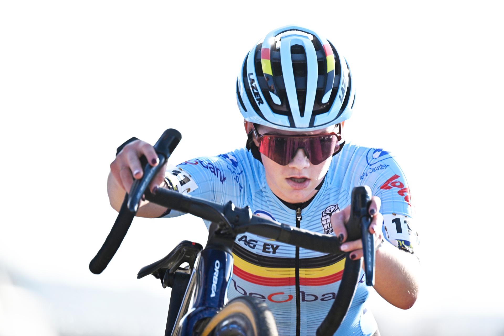 Belgian Ilken Seynave pictured in action during the U23 women race at the UEC Cyclocross European Championships, Sunday 09 November 2025, in Middelkerke. BELGA PHOTO JASPER JACOBS