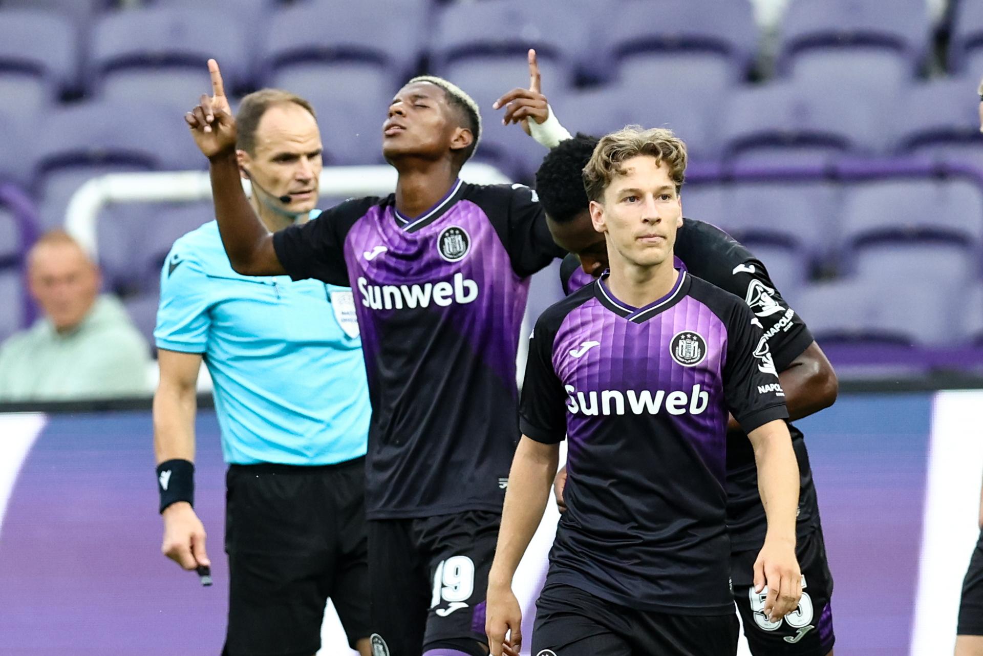 Anderlecht's Nilson Angulo celebrates after scoring during a soccer game between Belgian soccer team RSC Anderlecht and Moldavian team FC Sheriff Tiraspol, on Thursday 07 August 2025 in Brussels, a first leg of the third qualifying round for the UEFA Conference League competition. BELGA PHOTO BRUNO FAHY