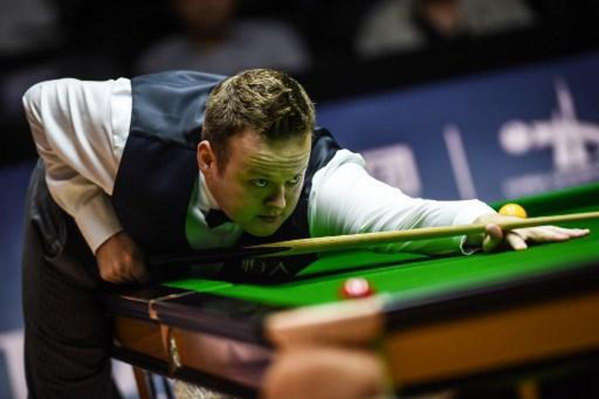 This photo taken on August 22, 2017 shows Shaun Murphy of Britain playing a shot during the final of the World Snooker China Championship in Guangzhou, in China's southern Guangdong province.  STR / AFP China OUT

