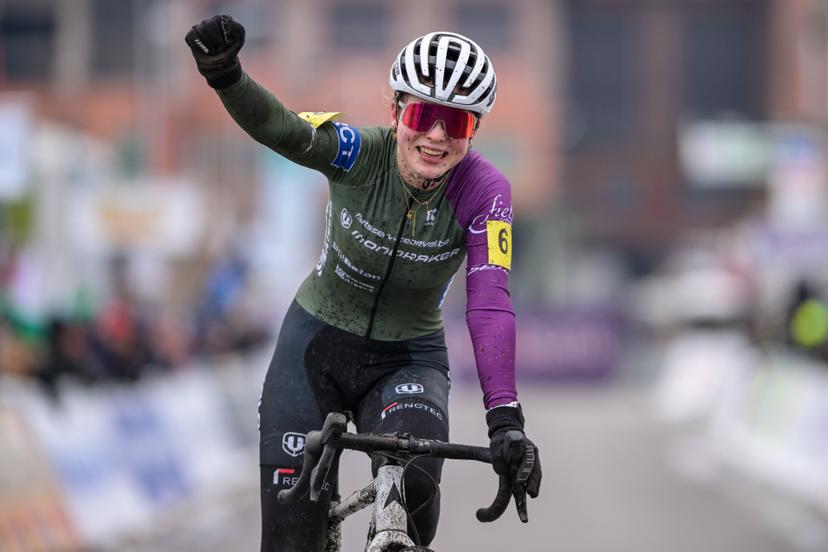 Belgian Liese Geuens celebrates as she crosses the finish line to win the Junior women race at the Belgian Cyclocross Championships in Beringen on Saturday 10 January 2026. BELGA PHOTO DAVID PINTENS