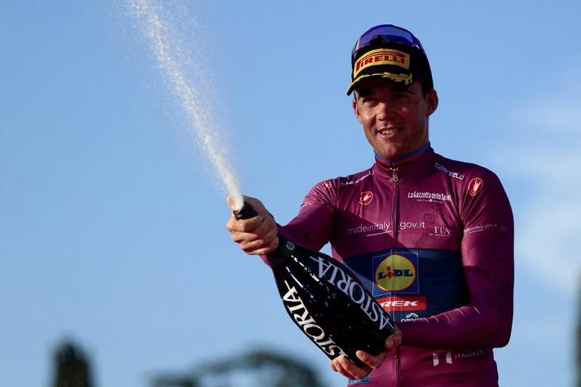 Lidl-Trek's Danish rider Mads Pedersen wearing the cyclamen jersey of best sprinter (Maglia Ciclamino) celebrates on the podium after the 21st and last stage of the 108th Giro d'Italia cycling race of 143kms from Rome to Rome on June 1, 2025.  Luca Bettini / AFP