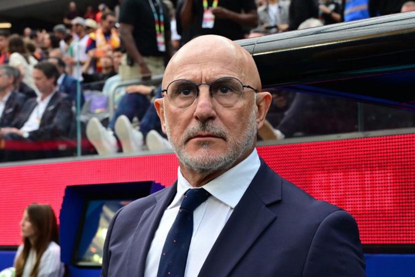 Spain's head coach Luis de la Fuente gestures during the 2026 World Cup round of 32 football match between Spain and Austria at the Los Angeles Stadium in Inglewood on July 2, 2026.   Frederic J. Brown / AFP