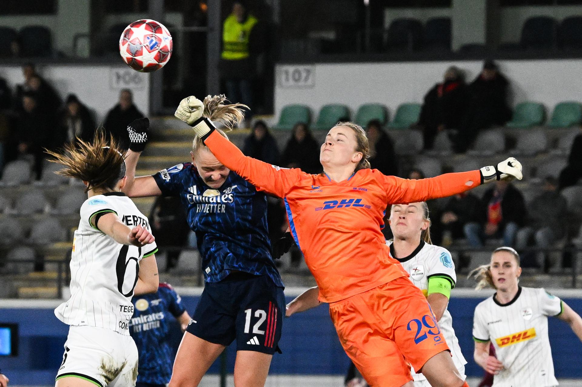 OHL Women's Zenia Mertens, Arsenal?s Frida Maanum and OHL Women's goalkeeper Lowiese Seynhaeve pictured in action during a soccer match between Oud-Heverlee Leuven Women and English Arsenal, Wednesday 11 February 2026 in Heverlee, in the Knockout Play-offs (1st leg) phase of the UEFA Women's Champions League competition. BELGA PHOTO JILL DELSAUX