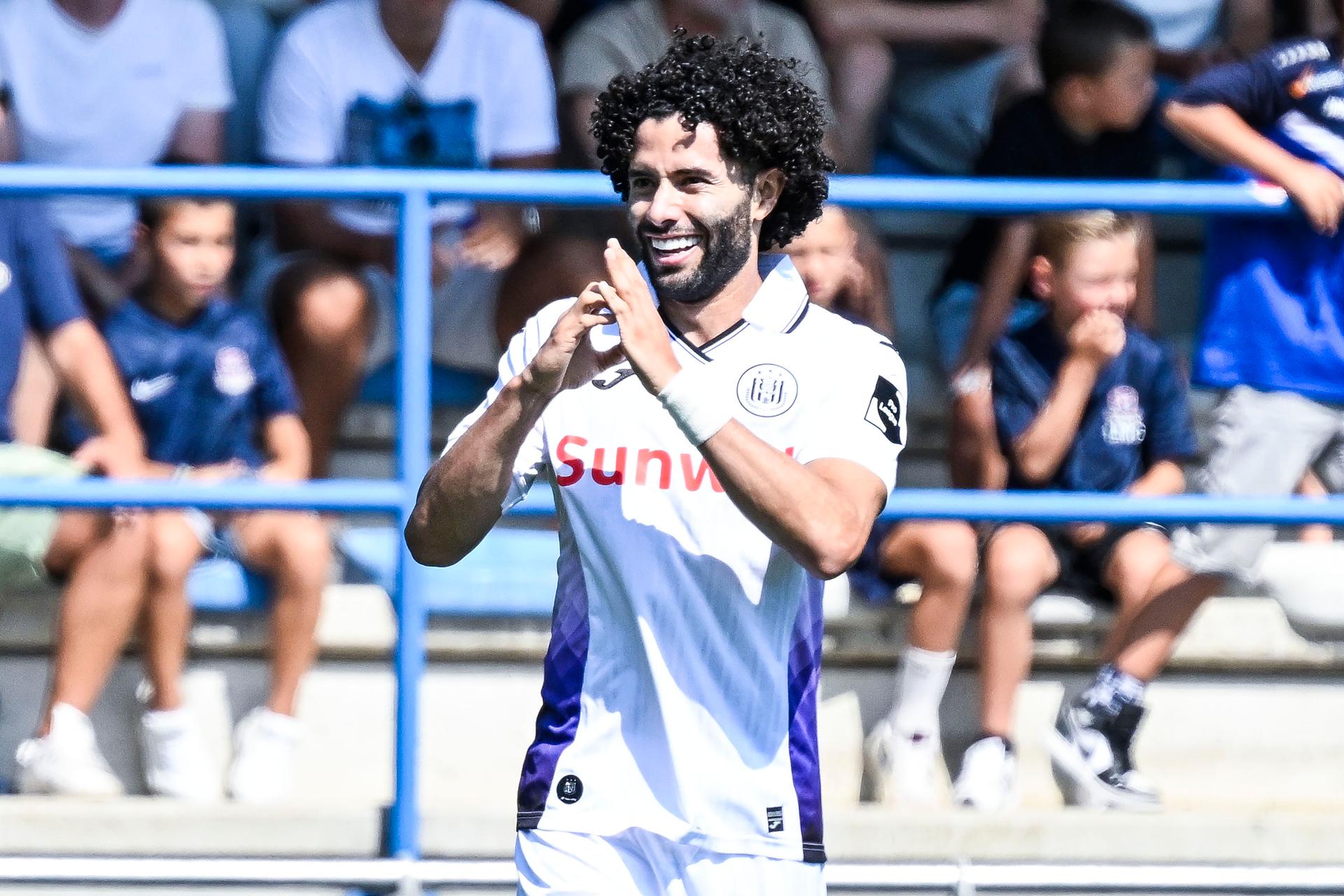 Anderlecht's Cesar Huerta celebrates after scoring during a soccer match between FCV Dender EH and RSC Anderlecht, Sunday 17 August 2025 in Denderleeuw, on day 4 of the 2025-2026 'Jupiler Pro League' first division of the Belgian championship. BELGA PHOTO TOM GOYVAERTS