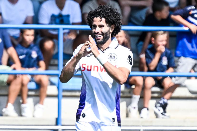 Anderlecht's Cesar Huerta celebrates after scoring during a soccer match between FCV Dender EH and RSC Anderlecht, Sunday 17 August 2025 in Denderleeuw, on day 4 of the 2025-2026 'Jupiler Pro League' first division of the Belgian championship. BELGA PHOTO TOM GOYVAERTS