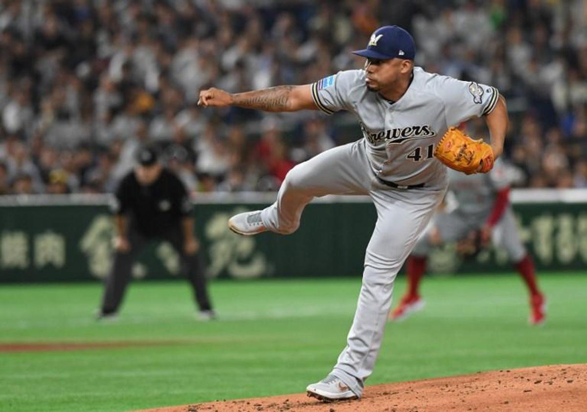 Milwaukee Brewers' Junior Guerra pitches during the first inning of the first exhibition baseball game between the US Major League Baseball All Star team and the Japanese national team at the Tokyo Dome in Tokyo on November 9, 2018.  TOSHIFUMI KITAMURA / AFP