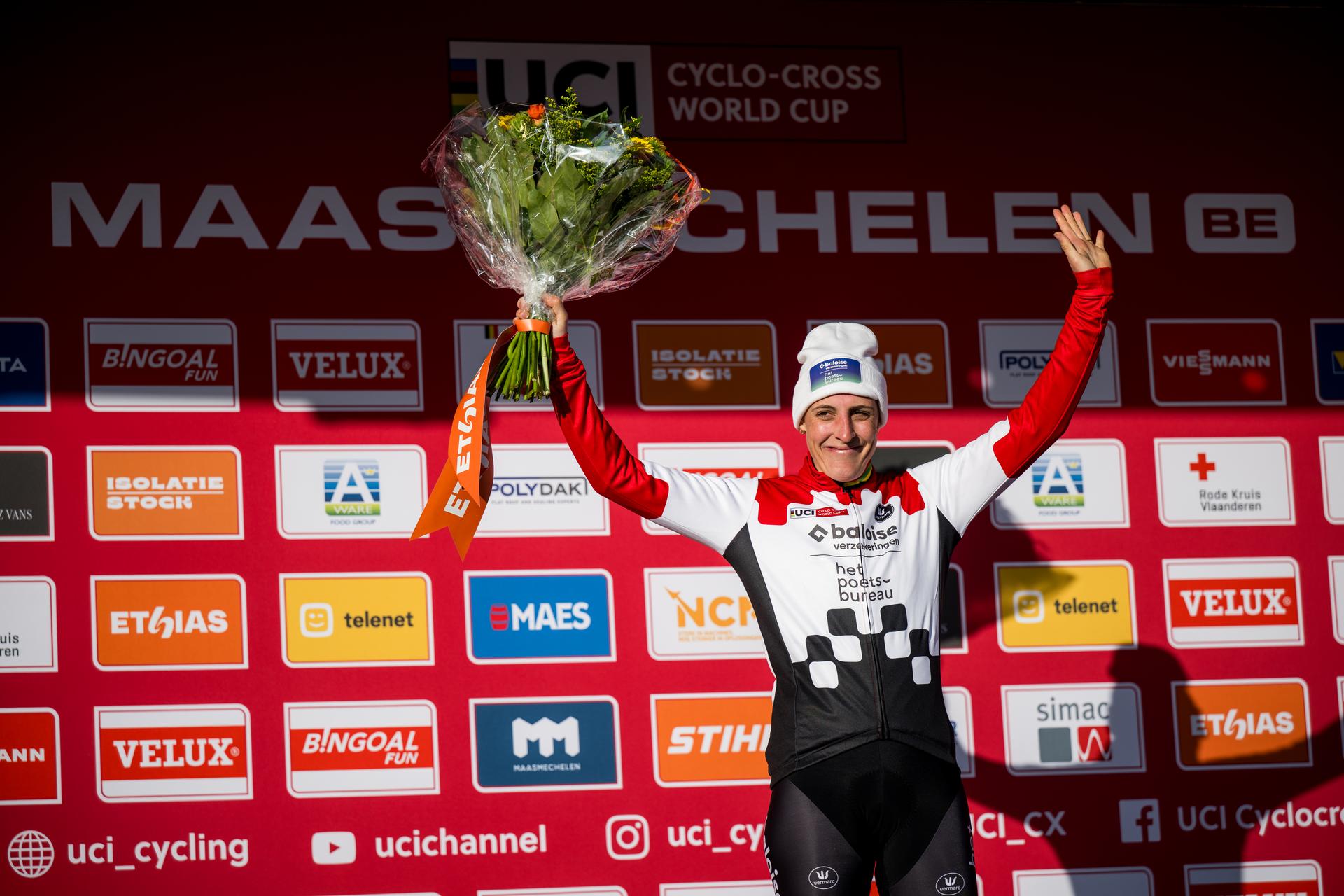 Dutch Lucinda Brand pictured on the podium after the women's elite race at the World Cup cyclocross cycling event in Maasmechelen, Belgium, stage 11 (out of 12) of the UCI World Cup cyclocross competition, Saturday 24 January 2026. BELGA PHOTO JASPER JACOBS