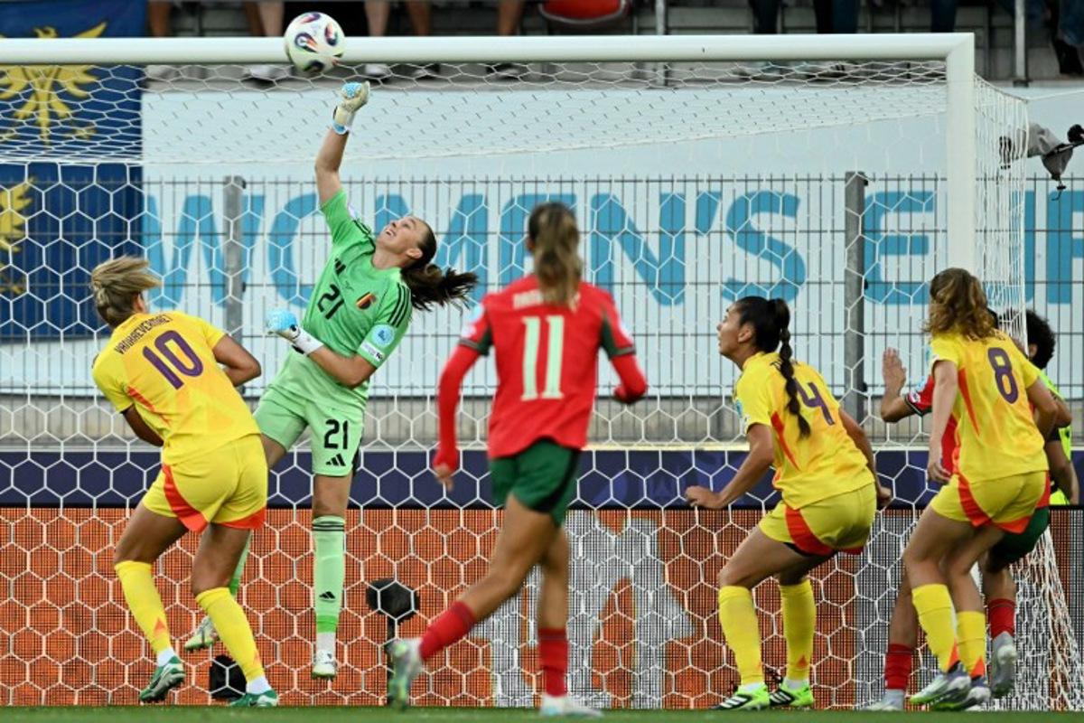 Belgium's goalkeeper #21 Lisa Lichtfus defects the ball during the UEFA Women's Euro 2025 Group B football match between Portugal and Belgium at the Stade de Tourbillon in Sion, on July 11, 2025.  Fabrice COFFRINI / AFP