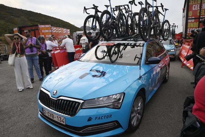 Israel Premier Tech's team car is seen after the 14th stage of the Vuelta a Espana cycling tour, a 135 km race between Aviles and La Farrapona in Somiedo, on September 6, 2025.   Cycling team Israel-Premier Tech removed their name from their kit at the Vuelta a Espana today after pro-Palestine protests aimed at them during the race. Miguel RIOPA / AFP