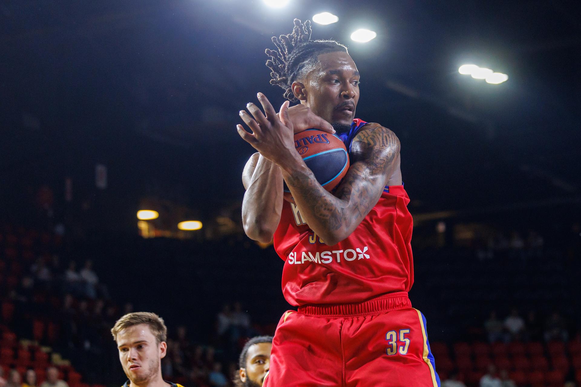 Den Bosch' Jae'lyn Withers pictured in action during a basketball match between Belgian BC Oostende and Dutch Heroes Den Bosch, Saturday 20 September 2025 in Oostende, the supercup of the 'BNXT League' Belgian/Dutch first division basket championship between the champion of Belgium and the Netherlands. BELGA PHOTO KURT DESPLENTER