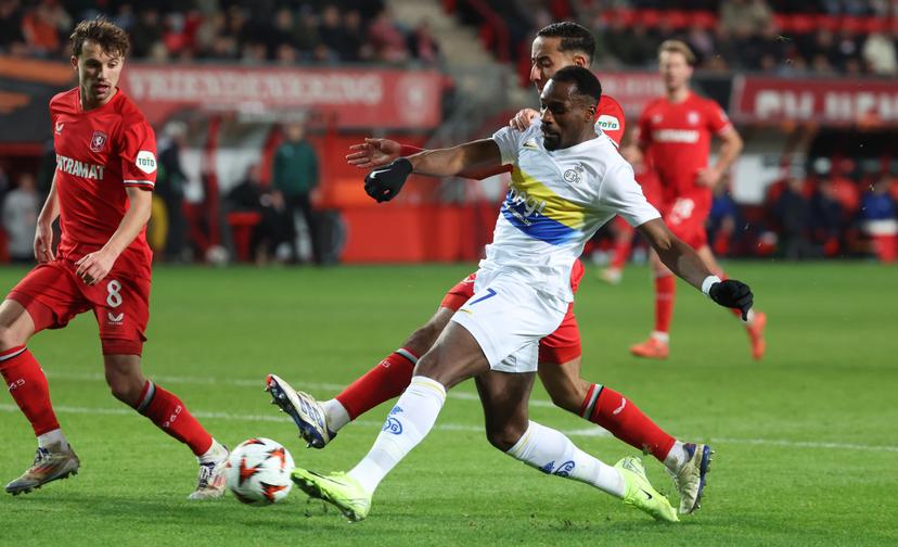 Twente's Julien Mesbahi and Union's Elton Kabangu fight for the ball during a soccer game between Dutch FC Twente and Belgian Royale Union Saint-Gilloise, on Thursday 28 November 2024 in Enschede, the Netherlands, on day 5 of the League phase of the UEFA Europa League tournament. BELGA PHOTO VIRGINIE LEFOUR
