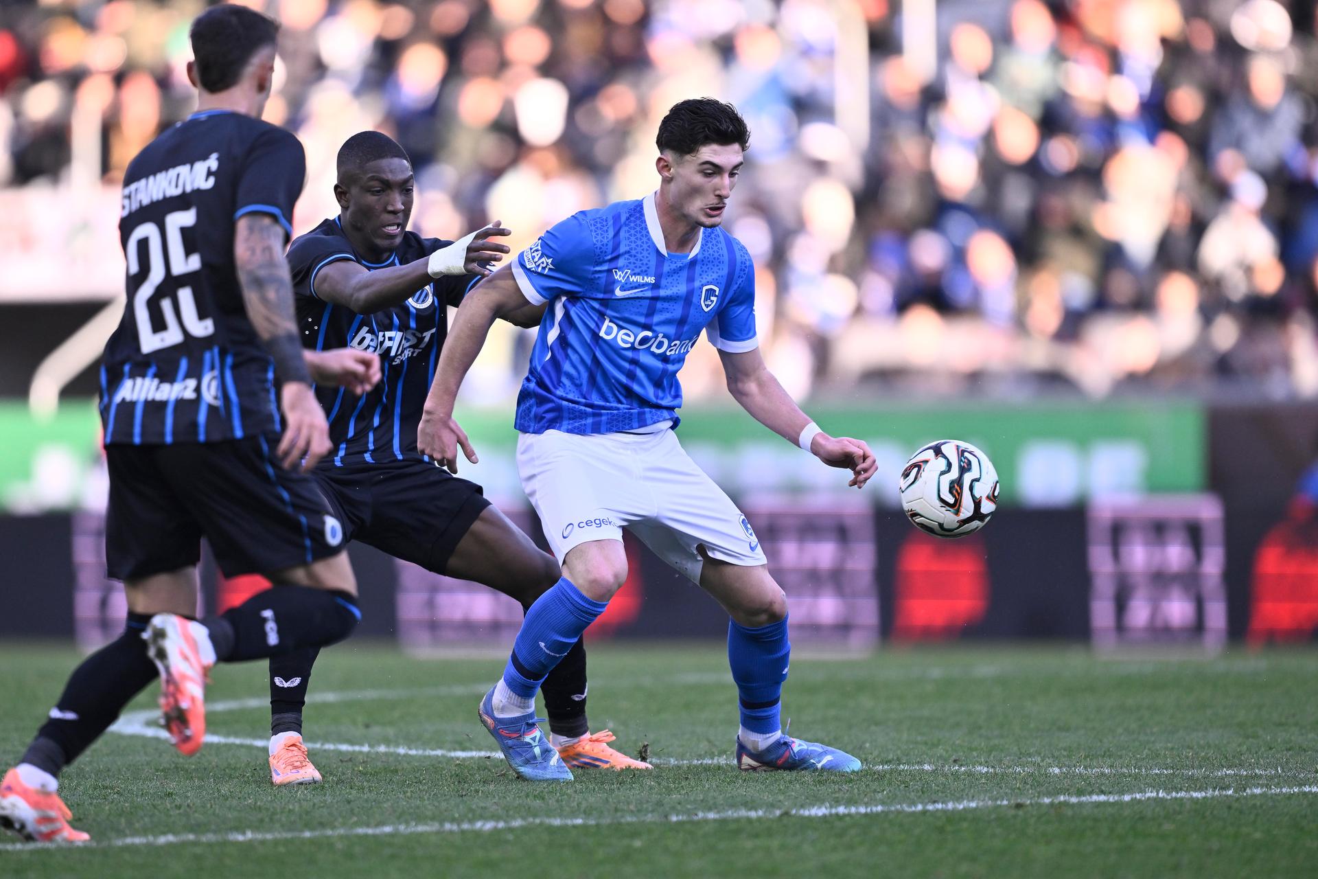 Club's Joel Ordonez and Genk's Robin Mirisola fight for the ball during a soccer match between KRC Genk and Club Brugge, Friday 26 December 2025 in Genk, a game of day 20 of the 2025-2026 'Jupiler Pro League' first division of the Belgian championship. BELGA PHOTO JOHAN EYCKENS