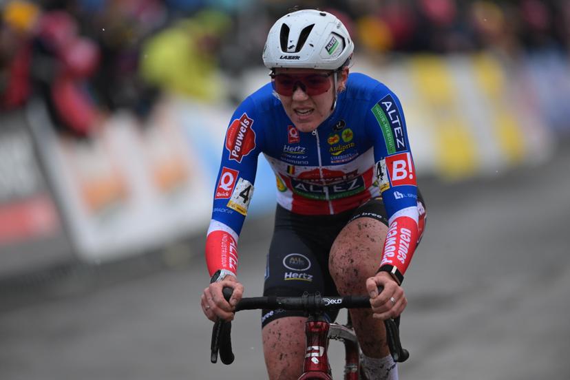 French Amandine Fouquenet pictured in action during the women elite race at the cyclocross cycling event in Gullegem on Saturday 03 January 2026,  stage 7/8 in the Superprestige cyclocross cycling competition BELGA PHOTO DAVID PINTENS