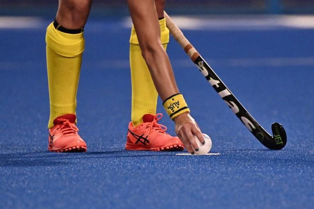 Australia's Kaitlin Nobbs places the ball on the penalty spot during the women's pool B match of the Tokyo 2020 Olympic Games field hockey competition against Japan, at the Oi Hockey Stadium in Tokyo on July 28, 2021.  JEFF PACHOUD / AFP