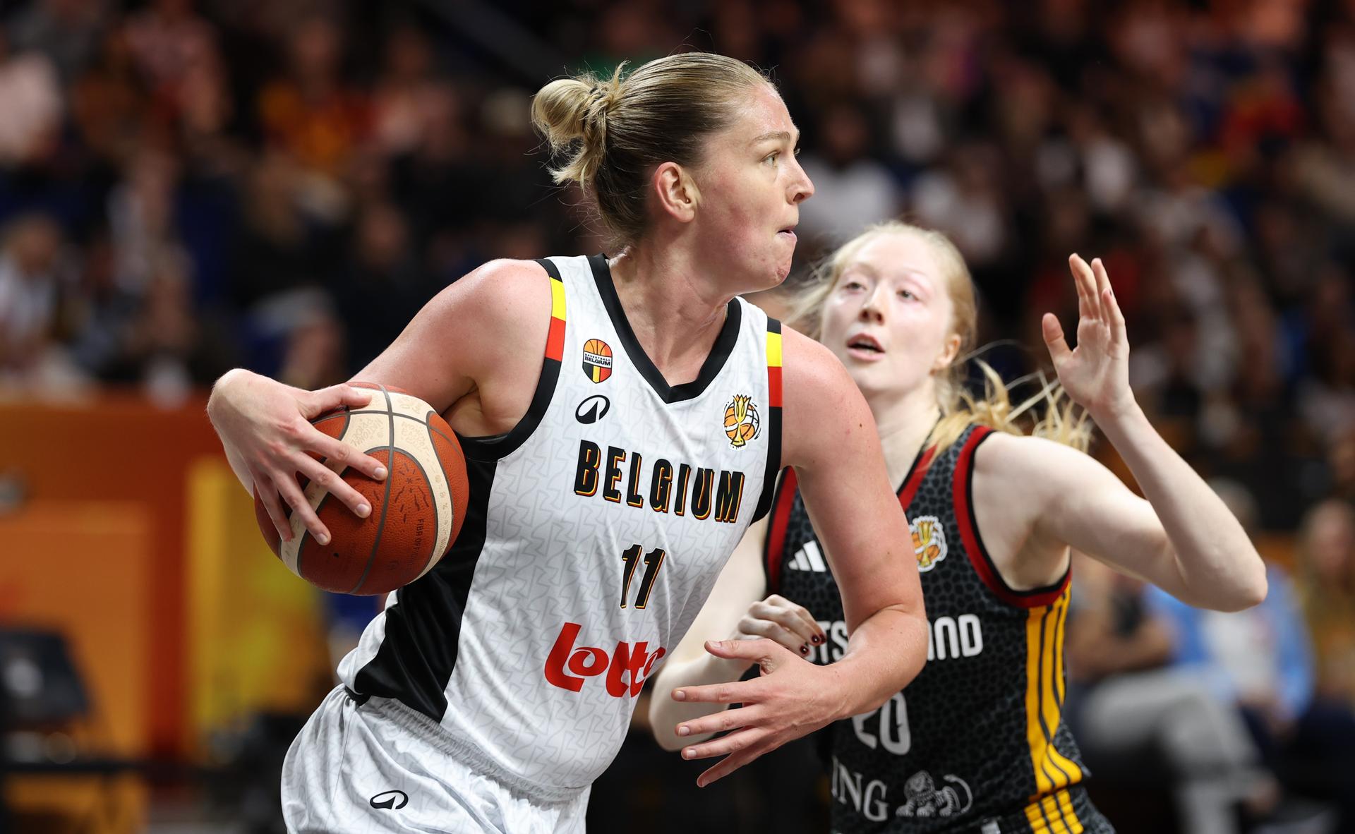 Belgium's Emma Meesseman and Germany's Frieda Bühner fight for the ball during a basketball game between Germany and Belgium national team Belgian Cats, a quarter final  game at the FIBA Women's Basketball World Cup, on Thursday 10 September 2026, in Berlin, Germany. The FIBA Women's Basketball World Cup takes place in Berlin from 4 to 13 September 2026. BELGA PHOTO VIRGINIE LEFOUR