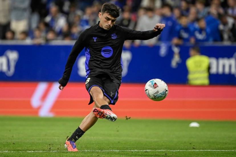 Barcelona's Spanish midfielder #08 Pedri kicks the ball during the warm up before the Spanish league football match between Real Oviedo and FC Barcelona at the Carlos Tartiere stadium in Oviedo on September 25, 2025.  Miguel RIOPA / AFP