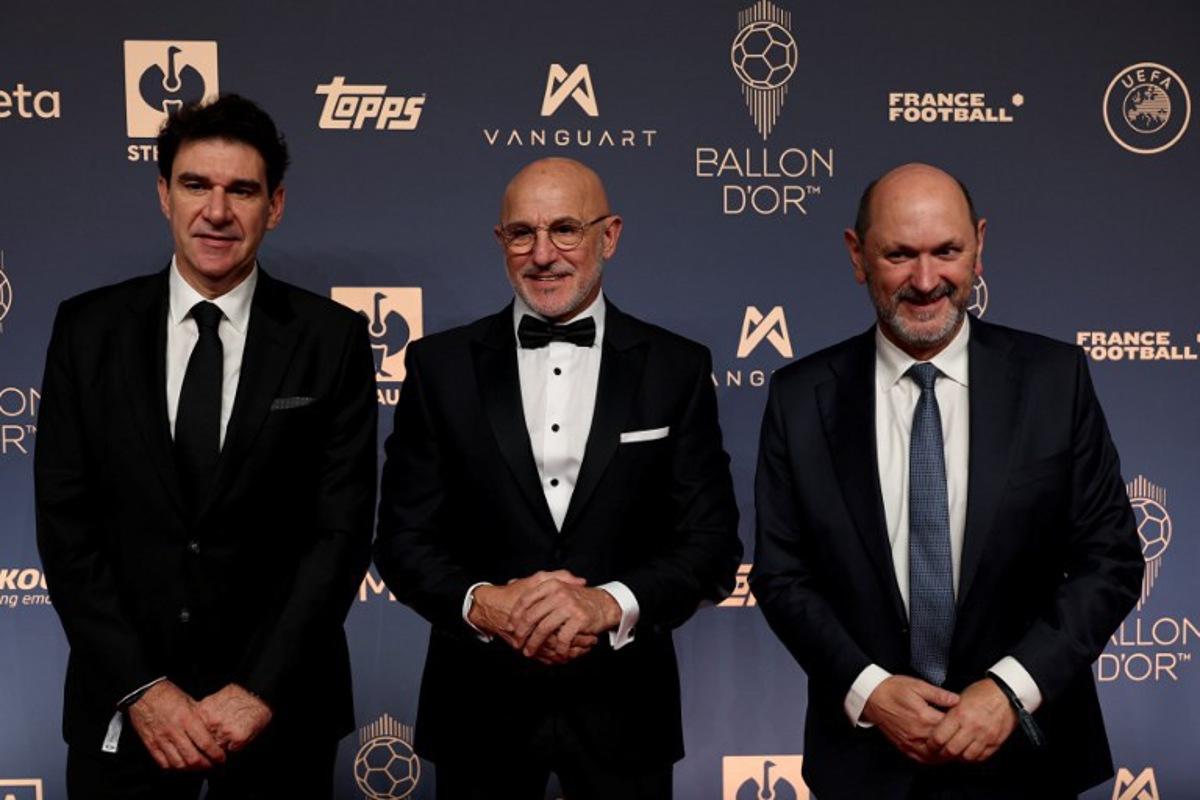 (L to R ) Spanish former footballer Aitor Karanka, Spain's Spanish manager Luis de la Fuente Castillo and Spanish football director Rafael Louzán pose upon their arrival to attend the 2026 Ballon d'Or France Football award ceremony at the Palladium Theatre in London on October 26, 2026.  FRANCK FIFE / AFP