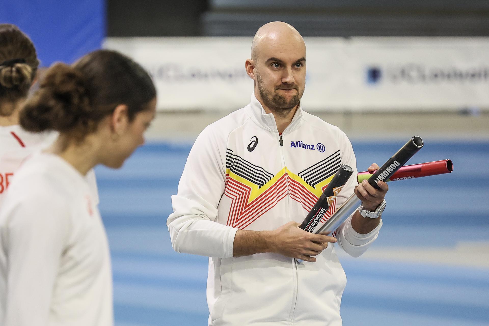 Team Belgium athletics coach Bram Peters pictured during a training session of the men's and mixed 4x400m teams for the World Indoor Athletics Championships, in Louvain-La-Neuve, on Friday 13 March 2026. The World Indoor Athletics Championships take place in Kujawy-Pomorze, Poland from 20 to 22 March. BELGA PHOTO BRUNO FAHY