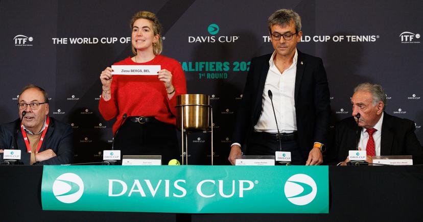 FRBT - KBTB chairman Dirk De Maeseneer, Hasselt Alderman for sports, green city, equal opportunities, youth culture and supporting education Tine Jans, ITF Referee Carlos Ramos and Chili Tennis Federation Representative Sergio Elias Aboid pictured duringa the draw ahead of the qualifiers of the Davis Cup World Group tennis meeting between Belgium and Chile, Friday 31 January 2025, in Hasselt. BELGA PHOTO BENOIT DOPPAGNE