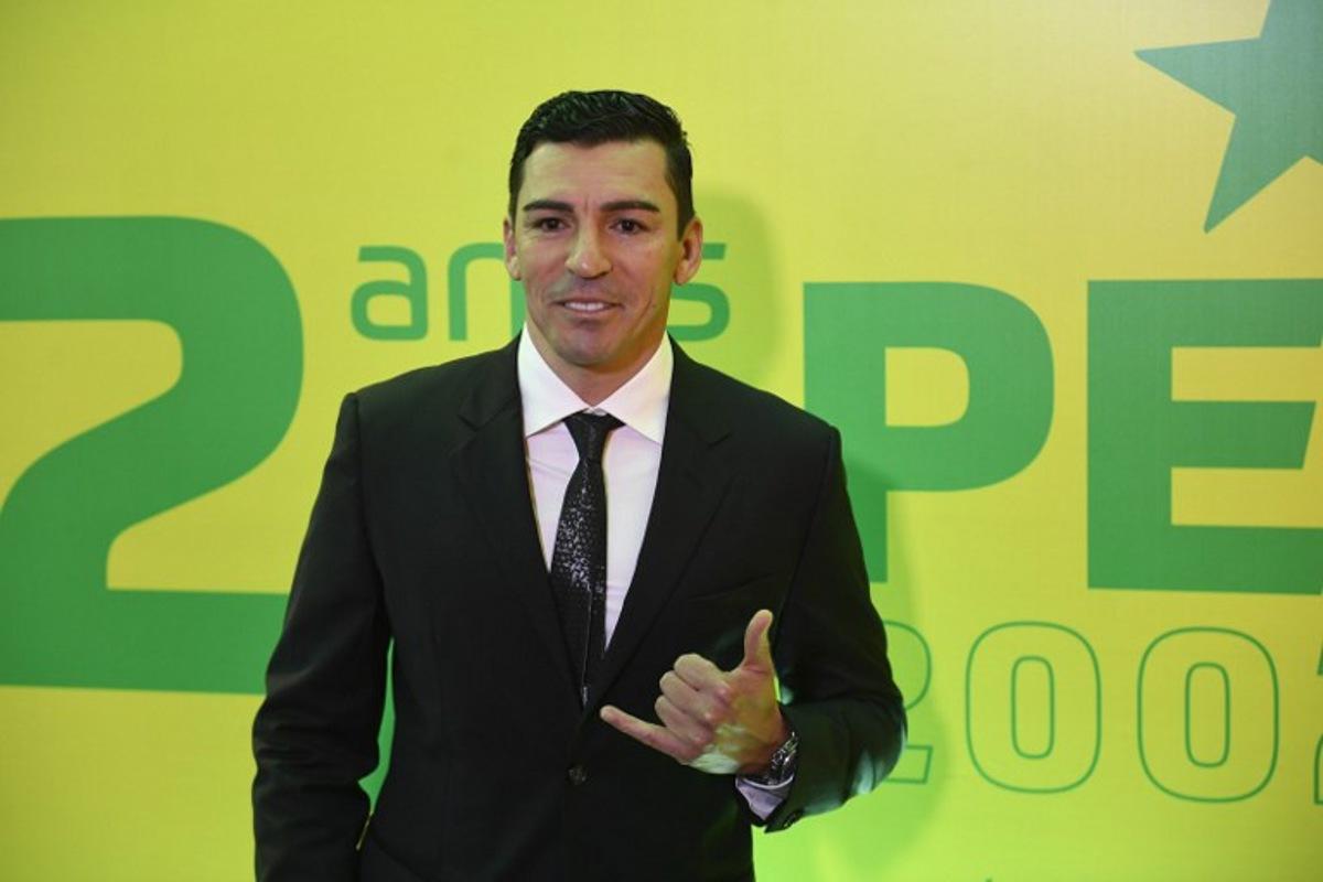 Brazilian former footballer and World Cup winner, Lucio, attends a ceremony organized by the Brazilian Football Confederation (CBF) to celebrate the 20th anniversary of the fifth World Cup title obtained by the national team in the 2002 FIFA Korea/Japan tournament, at the Fairmont Hotel in Rio de Janeiro, Brazil, on June 30, 2022.  MAURO PIMENTEL / AFP