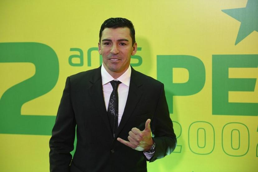 Brazilian former footballer and World Cup winner, Lucio, attends a ceremony organized by the Brazilian Football Confederation (CBF) to celebrate the 20th anniversary of the fifth World Cup title obtained by the national team in the 2002 FIFA Korea/Japan tournament, at the Fairmont Hotel in Rio de Janeiro, Brazil, on June 30, 2022.  MAURO PIMENTEL / AFP