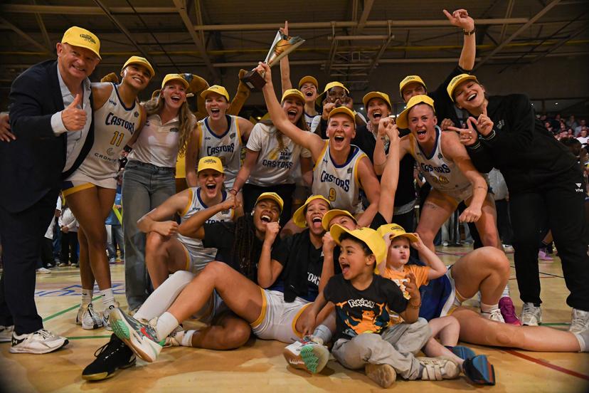 Castors' players celebrate after winning a basketball match between Royal Castors Braine and Kangoeroes Mechelen, Tuesday 22 April 2025, in Braine-l'Alleud, a 3rd leg best-of-3 game in the play-offs finals of the Women's Top Division Belgian basketball competition. BELGA PHOTO JILL DELSAUX