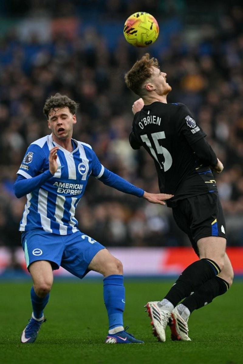 Brighton's Belgian defender #29 Maxim De Cuyper (L) clashes with Everton's Irish defender #15 Jake O'Brien (R) during the English Premier League football match between Brighton and Hove Albion and Everton at the American Express Community Stadium in Brighton, southern England on January 31, 2026.  Glyn KIRK / AFP