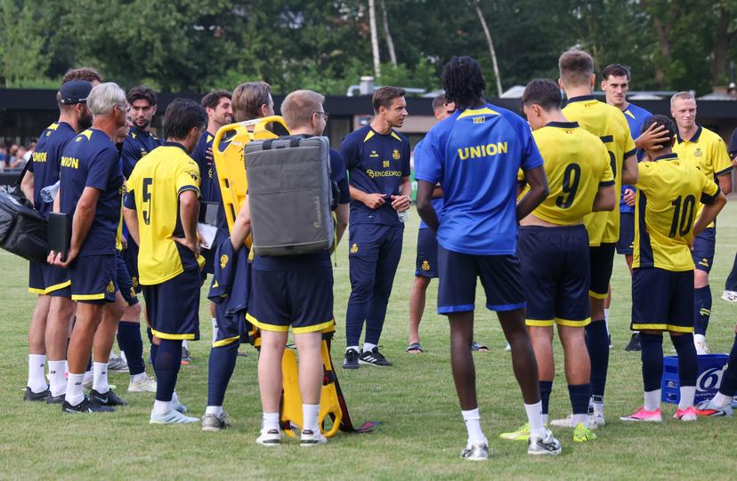 Union's head coach David Hubert talks to his players during a friendly soccer game between Diegem Sport and Royale Union Saint-Gilloise, in Diegem, on Tuesday 30 June 2026. Union is preparing for the upcoming 2026-2027 first division season. BELGA PHOTO VIRGINIE LEFOUR