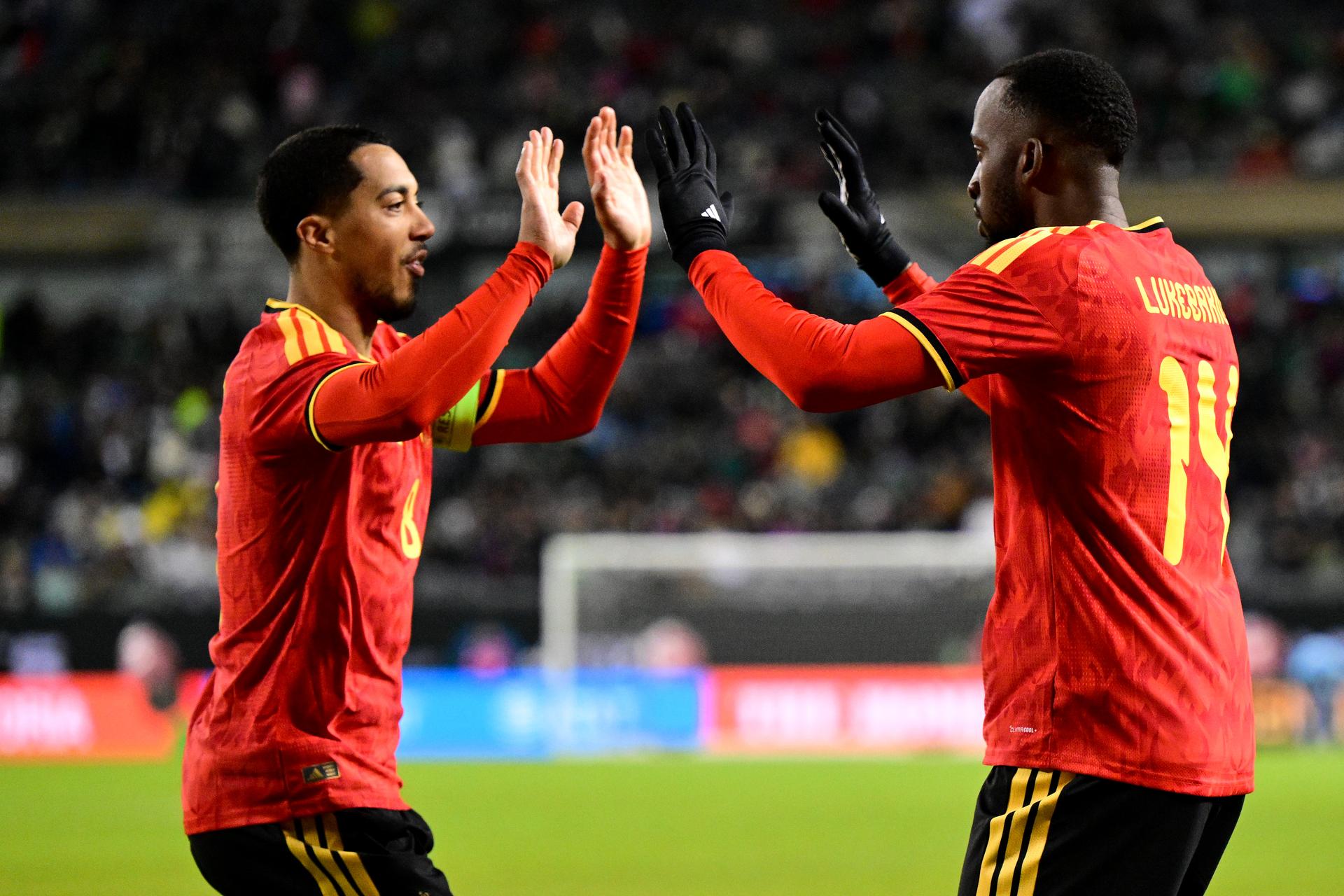 Belgium's Youri Tielemans and Belgium's Dodi Lukebakio pictured during a friendly soccer game between the Mexican national team and Belgian national soccer team Red Devils in Chicago, on Wednesday 01 April 2026, in preparation for the 2026 World Cup. BELGA PHOTO DIRK WAEM