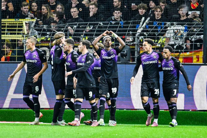 Anderlecht's Nilson Angulo celebrates after scoring during a soccer match between RSC Anderlecht and KV Mechelen, Saturday 01 November 2025 in Anderlecht, on day 13 of the 2025-2026 'Jupiler Pro League' first division of the Belgian championship. BELGA PHOTO TOM GOYVAERTS