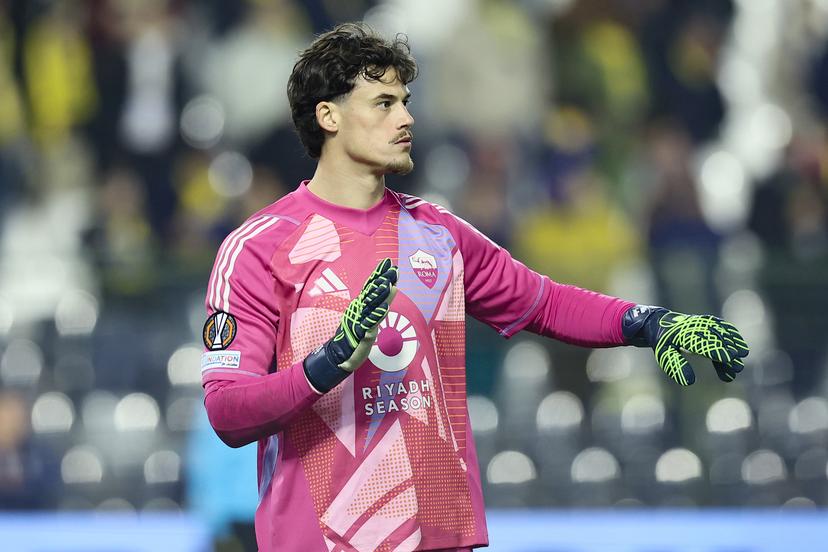 AS Roma's Mile Svilar pictured during a soccer game between Belgian Royale Union Saint-Gilloise and Italian club AS Roma in Brussels, on Thursday 07 November 2024, on day 4/8 of the League phase of the UEFA Europa League tournament. BELGA PHOTO BRUNO FAHY