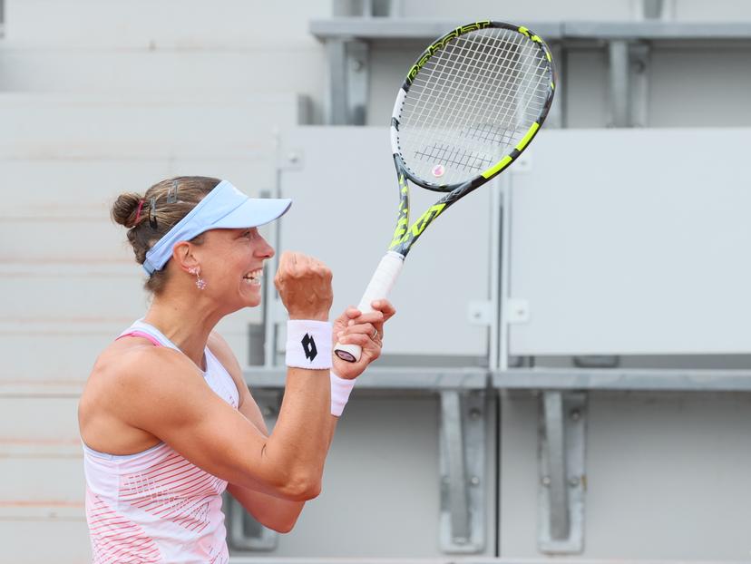 Belgian Yanina Wickmayer celebrates during a doubles tennis match between Belgian-Romanian pair Wickmayer-Begu and Russian-Czech pair Rakhimova-Siskova, in the third round of the women's doubles at the Roland Garros Grand Slam tennis tournament, Monday 02 June 2025 in Paris, France. The 2025 edition of Roland Garros takes place from May 25th to June 8th 2025. BELGA PHOTO BENOIT DOPPAGNE