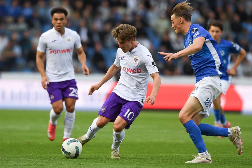 Anderlecht's Yari Verschaeren and Genk's Matte Smets pictured in action during a soccer match between KRC Genk and RSC Anderlecht, Sunday 25 May 2025 in Genk, on day 10 (out of 10) of the Champions' Play-offs of the 2024-2025 'Jupiler Pro League' first division of the Belgian championship. BELGA PHOTO JILL DELSAUX
