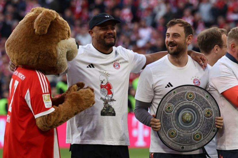 Bayern Munich's Belgian head coach Vincent Kompany celebrates after winning the German first division Bundesliga football match between FC Bayern Munich and VfB Stuttgart in Munich, southern Germany, on April 19, 2026. Harry Kane scored his 32nd goal of the campaign as Bayern Munich cruised to a 4-2 home win over Stuttgart and claim a record-extending 35th Bundesliga title.  Alexandra BEIER / AFP