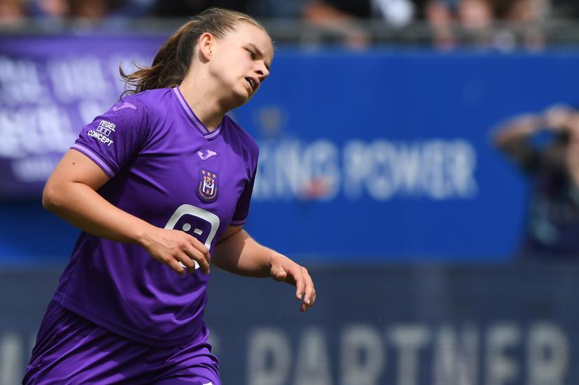 Anderlecht's Karlijn Helsen looks dejected during a soccer match between Oud-Heverlee Leuven and RSCA Women, Saturday 17 May 2025 in Heverlee, on day 6 (out of 6) of the Play-offs of the 2024-2025 'Super League Women' first division of the Belgian championship. BELGA PHOTO JILL DELSAUX