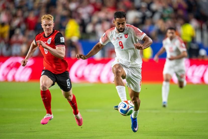 Jordan's forward #09 Ali Olwan controls the ball followed by Austria's midfielder #06 Nicolas Seiwald during the 2026 World Cup Group J football match between Austria and Jordan at the San Francisco Bay Area Stadium in Santa Clara, on June 16, 2026. GEORG HOCHMUTH / APA / AFP