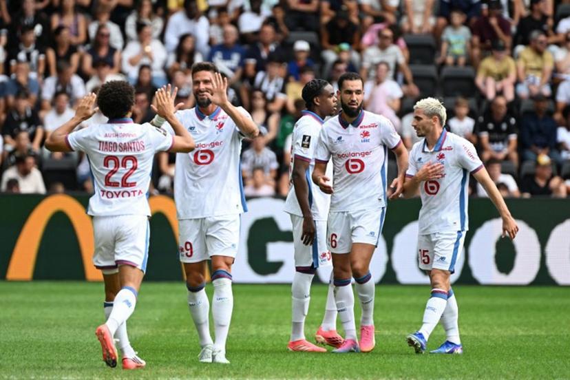 Lille's Portuguese defender #22 Tiago Santos (L) celebrates with teammates after scoring his team's first goal during the French L1 football match between Angers SCO and LOSC Lille at the Stade Raymond Kopa in Angers, western France on August 23, 2026.  Sebastien Salom-Gomis / AFP