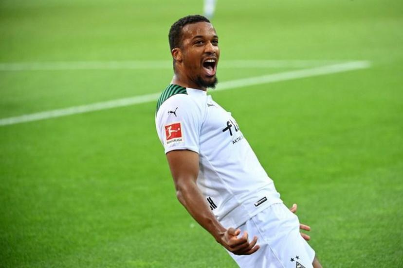 Moenchengladbach's French forward Alassane Plea celebrates scoring his team's first goal during the German first division Bundesliga football match between Borussia Moenchengladbach and FC Bayern Munich in Moenchengladbach, western Germany, on August 13, 2021.  Ina Fassbender / AFP DFL REGULATIONS PROHIBIT ANY USE OF PHOTOGRAPHS AS IMAGE SEQUENCES AND/OR QUASI-VIDEO

