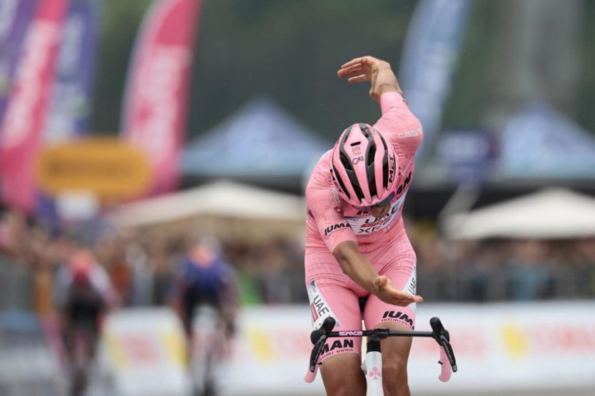 UAE Team Emirates XRG's Mexican rider Isaac Del Toro celebrates as he crosses the finish line to win the 17th stage of the 108th Giro d'Italia cycling race, 155kms from San Michele all'Adige to Bormio, on May 28, 2025.  Luca Bettini / AFP