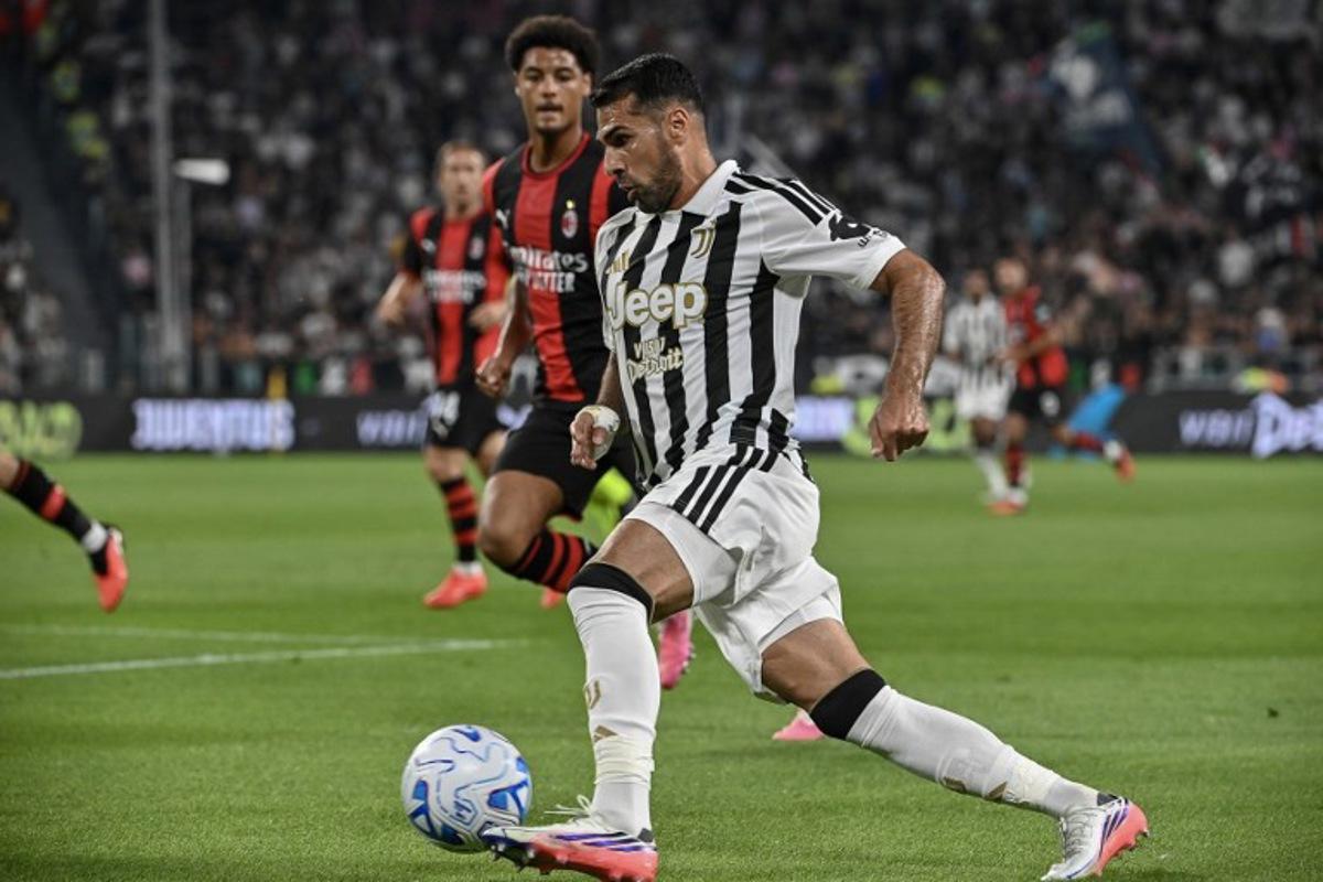 Juventus' Turkish defender #02 Mehmet Zeki Celik controls the ball during the Italian Serie A football match between Juventus and AC Milan at the Allianz Stadium in Turin on September 6, 2026.  Isabella BONOTTO / AFP