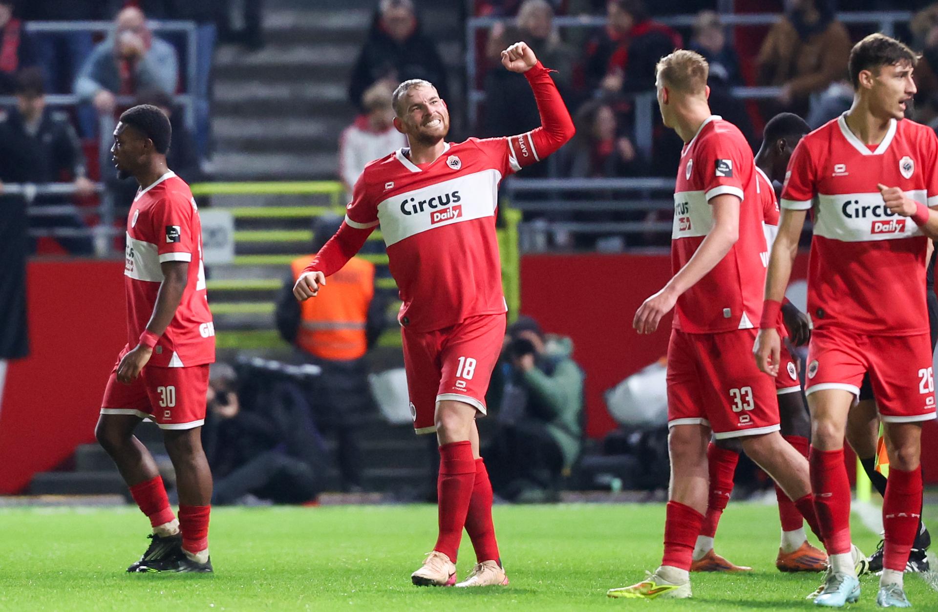 Antwerp's Vincent Janssen celebrates after scoring during a soccer match between Royal Antwerp FC and KRC Genk, Sunday 07 December 2025 in Antwerp, on day 17 of the 2025-2026 'Jupiler Pro League' first division of the Belgian championship. BELGA PHOTO VIRGINIE LEFOUR