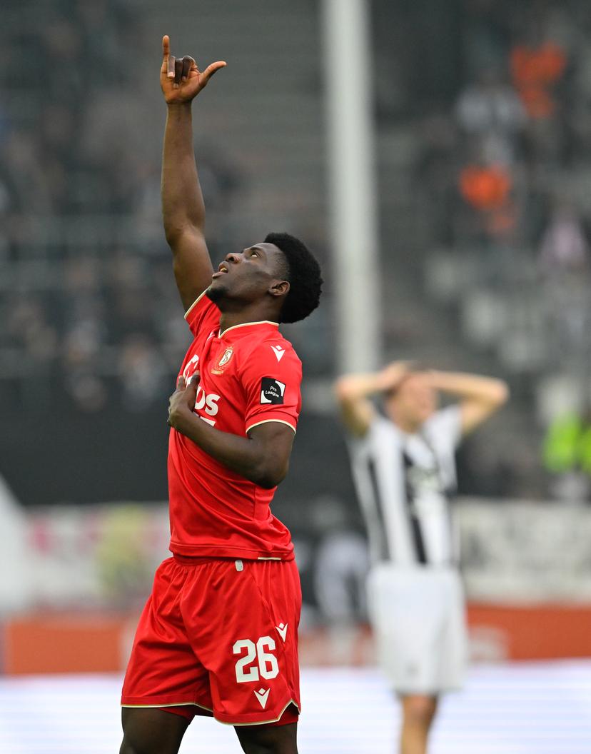 Standard's Bernard Nguene celebrates after scoring during a soccer match between Sporting Charleroi and Standard de Liege, Saturday 18 April 2026 in Charleroi, on the third day of the Europe Play-offs (PO2) of the 2025-2026 'Jupiler Pro League' first division of the Belgian championship. BELGA PHOTO JOHN THYS